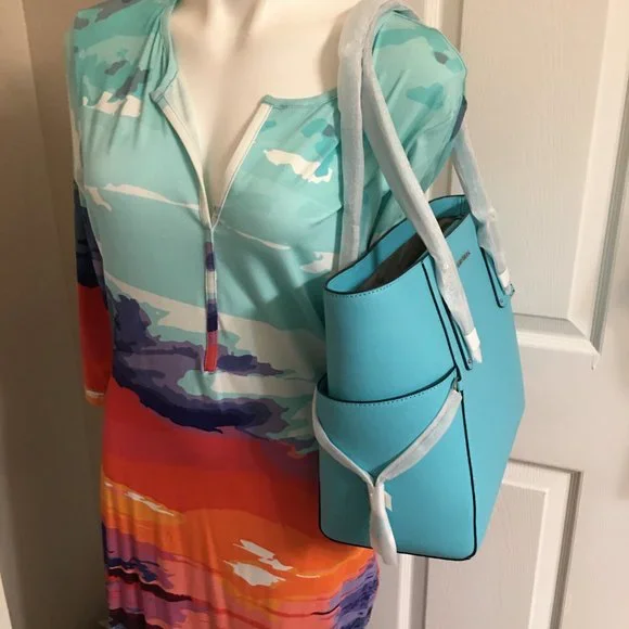 Michael Kors LEATHER Ocean Blue Voyager Shoulder Bag - Showstopper